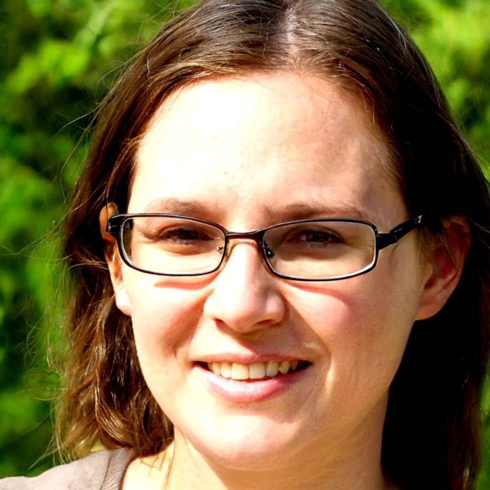 Retrato de Esperanza Molina, graduada del programa de finanzas